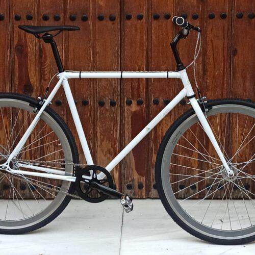 Montaje Single Speed blanca y negra